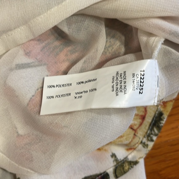 Black Tape L floral print on crème fully lined with side zip V neck dress - Picture 9 of 11